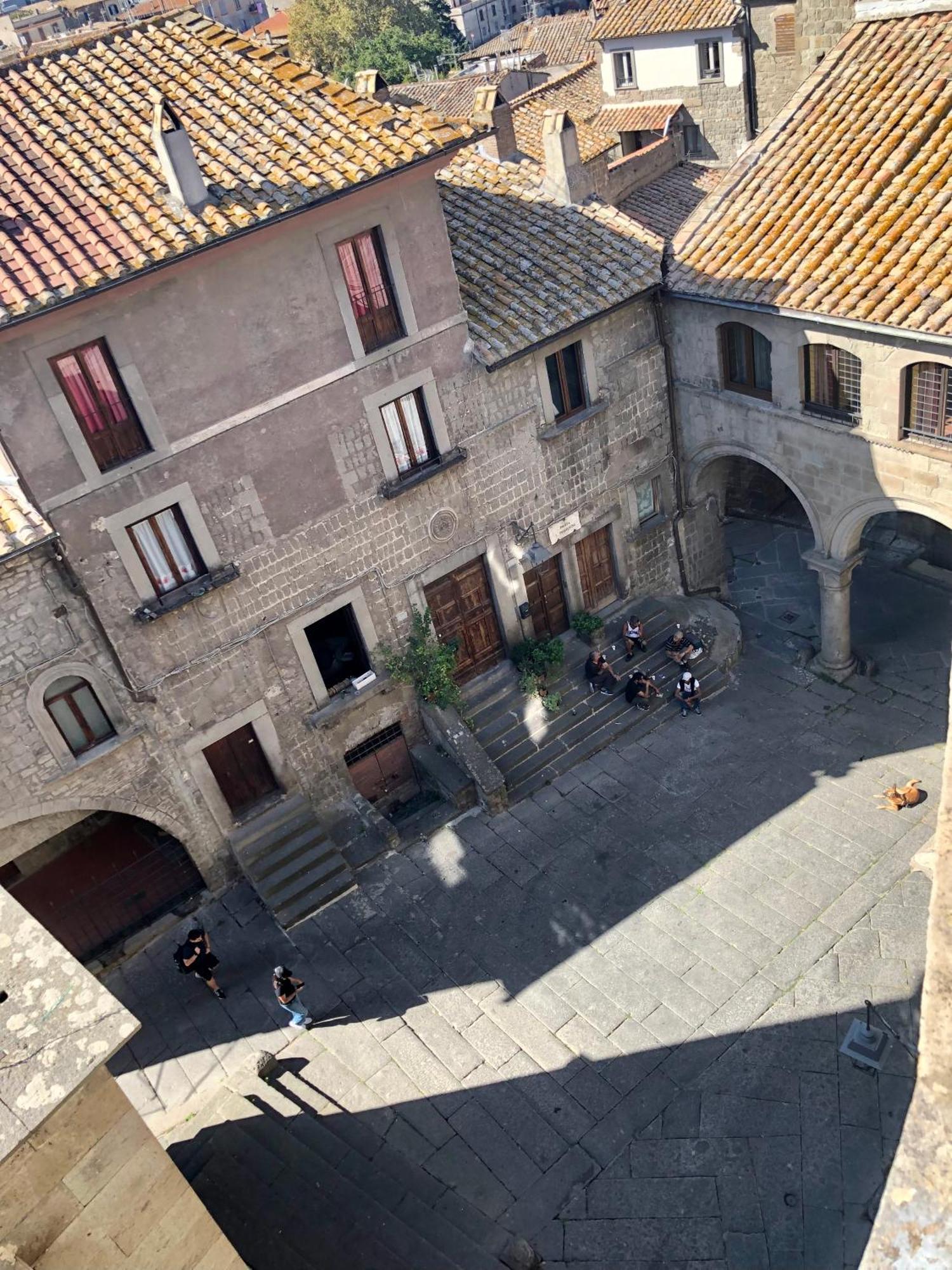 Torre Degli Alessandri Viterbo Esterno foto