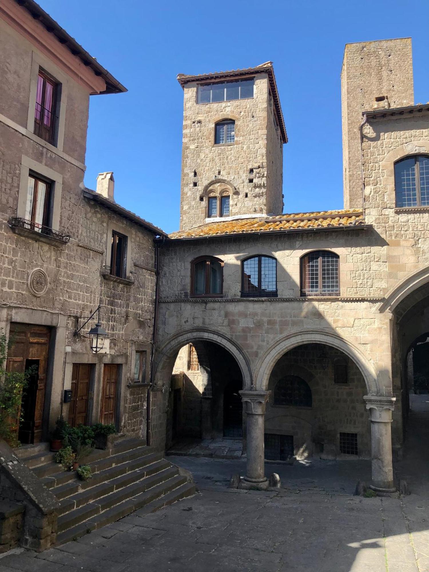 Torre Degli Alessandri Viterbo Esterno foto