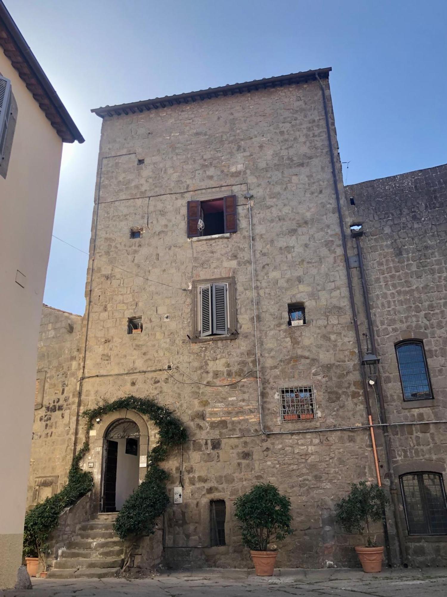 Torre Degli Alessandri Viterbo Esterno foto