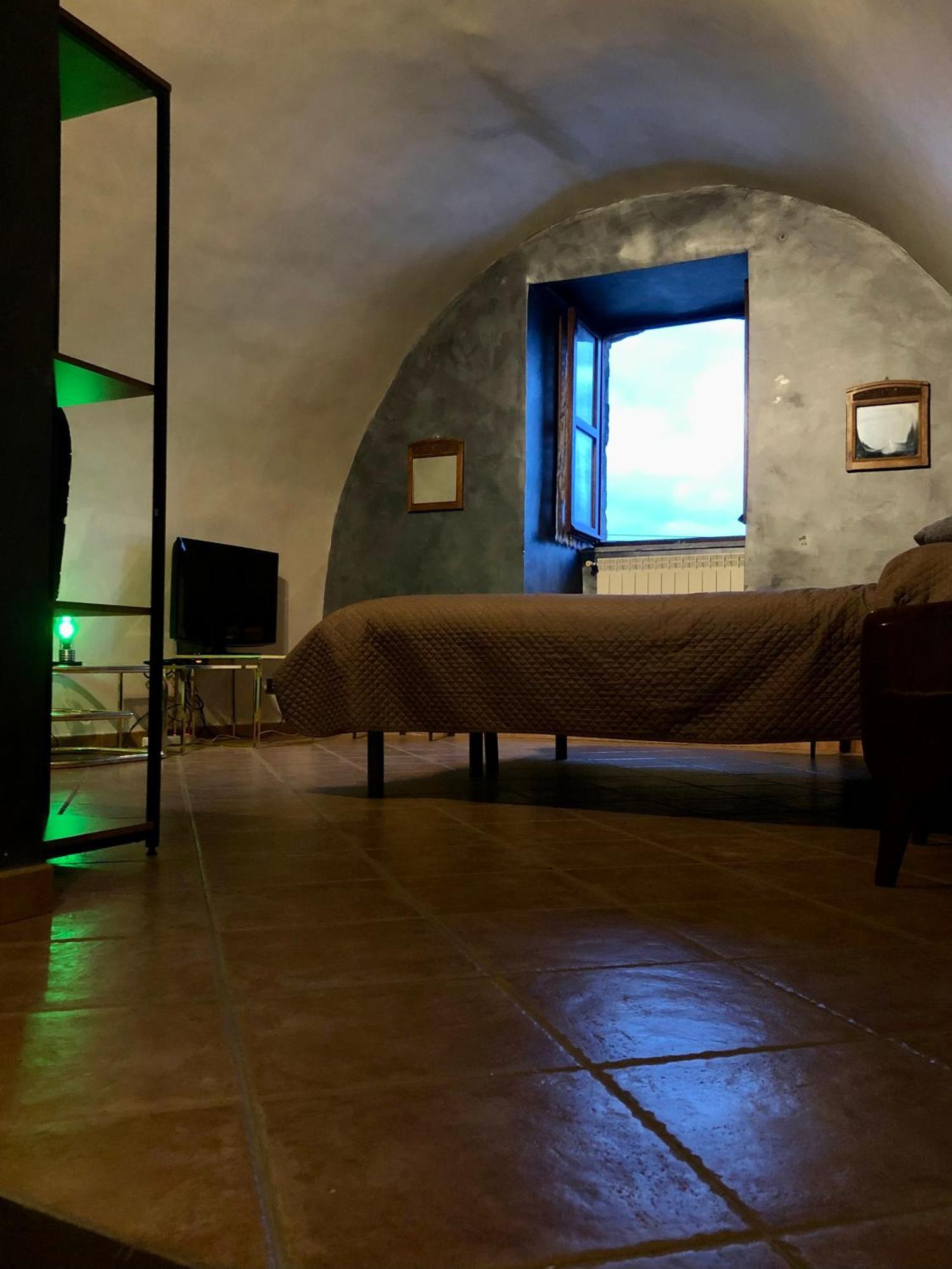 Torre Degli Alessandri Viterbo Esterno foto