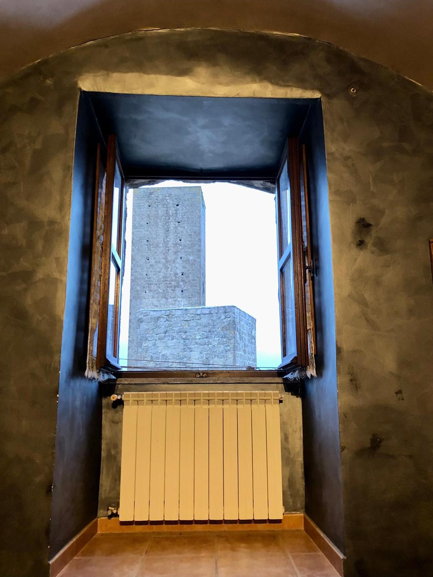 Torre Degli Alessandri Viterbo Esterno foto